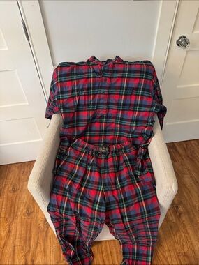 Cozy Plaid Women's Pajama Set in Red and Green - Classic Sleepwear